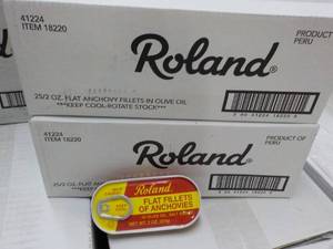lot 471 image: 50 - 2 oz Roland Flat Anchovy Fille...