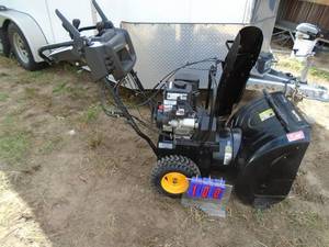 Poulan Pro 208 cc snow blower. 24 Looks lightly used. Tested & works. As shown. THIS ITEM HAS A RESERVE.