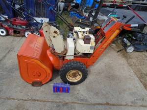Simplicity 860 snow blower. Good used condition. Electric start. Tested & works. As shown.