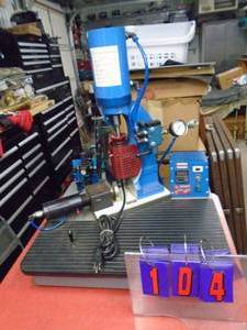 AB plastic injection press model AB150 with air vise. Manual hopper. Tested & heats up & plunger works. As shown. THIS ITEM HAS A RESERVE.