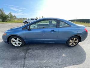 lot 28 image: 2006 Honda Civic EX - MANUAL