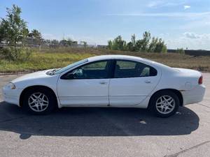 lot 30 image: 2004 Dodge Intrepid SE