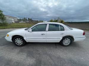 lot 26 image: 1999 Lincoln Continental
