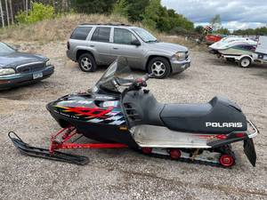 lot 11G image: 2002 Polaris Indy 500 - Snow Mobile