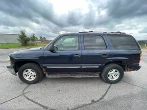 lot 24 image: 2005 Chevrolet Tahoes LS - 4X4 - 2 OWNERS