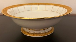 lot 11 image: Vintage Meissen Footed Bowl