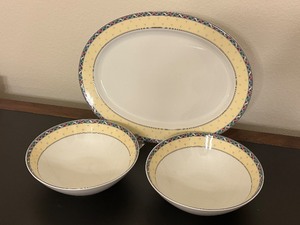 lot 17 image: Three Pieces Seltman Weiden Bavaria China