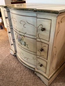 lot 31 image: Lovely Decorative Painted Chest of Drawers