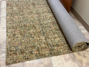 lot 45 image: Gorgeous Area Rug