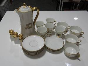 Tea Set in an Adorable Picnic Basket