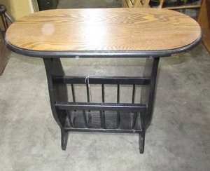 Gorgeous Side Table w Magazine Holder