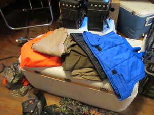 lot 201 image: HUNTERS CLOTHING