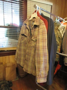 lot 207 image: MENS WINTER OUTDOOR WEAR