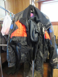 lot 214 image: MENS WINTER JACKET AND HOOD