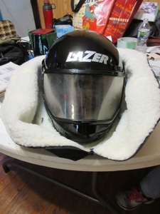 lot 115 image: LAZER SNOWMOBILE HELMET WITH CASTRE STORAGE BAG