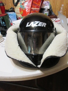lot 116 image: LAZER SNOWMOBILE HELMET WITH CASTRE STORAGE BAG