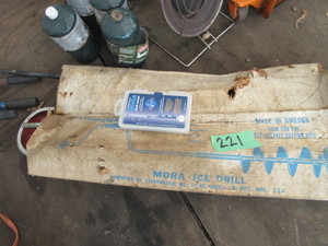 lot 221 image: STRIKEMASTER SWEDISH ICE AUGER