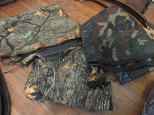 lot 138 image: UMBRELLA BLINDS, STORAGE BAGS AND BLANKET