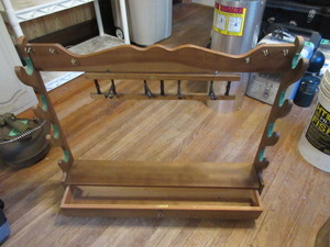 lot 153 image: WALL MOUNT GUN RACK
