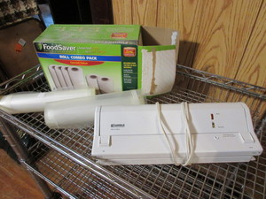 lot 154 image: VACUUM SEALER AND ROLLS OF MATERIAL