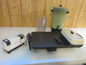 lot 158 image: SMALL KITCHEN APPLIANCES