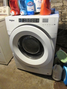 lot 174 image: WHIRLPOOL WASHING MACHINE