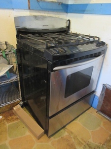 lot 178 image: KITCHEN AID GAS SUBURBA GAS STOVE