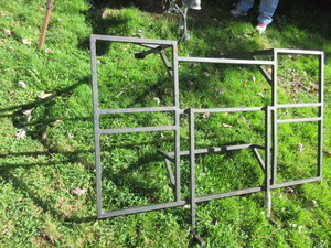 lot 185 image: METAL GEAR RACK