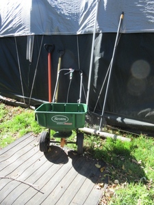 lot 191 image: LAWN CARE ACCESSORIES