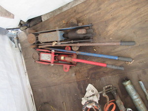 lot 196 image: FLOOR JACKS