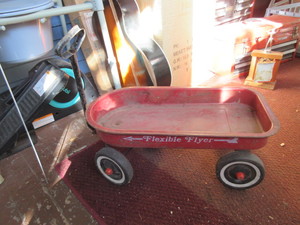 lot 238 image: SMALL FLEXIBLE FLYER WAGON
