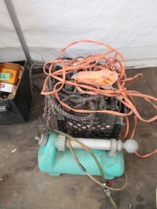lot 227 image: BOX OF MISC GARAGE ITEMS