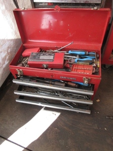 lot 230 image: CRAFTSMAN TOOL CHEST WITH CONTENTS SHOWN