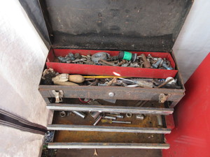 lot 231 image: TOOL CHEST WITH CONTENTS SHOWN