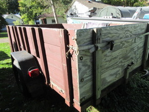 lot 103 image: BROWN UTILITY TRAILER WITH WOODEN BED AND BOX