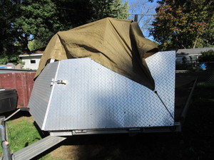 lot 104 image: SMOWMOBILE TRAILER WITH SNOWMOBILE