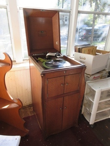 lot 236 image: VICTROLA IN BEAUTIFUL CABINET