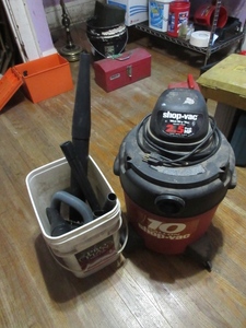 lot 260 image: 10 GALLON SHOP VAC