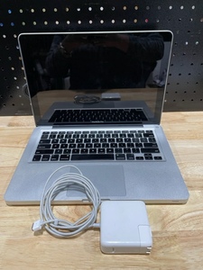 lot 6 image: 2010 13 MacBook