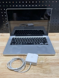 lot 10 image: 2012 13 MacBook