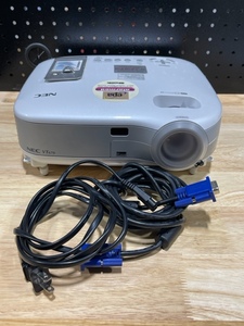 lot 12 image: NEC VT670 LCD Projector
