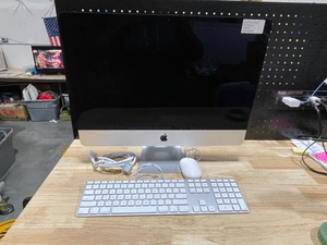 lot 21 image: Late 2013 Apple 21.5 Desktop Computer