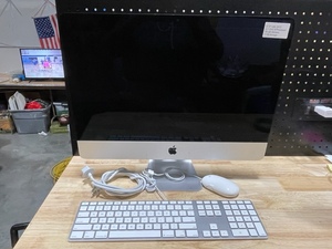 lot 23 image: Late 2013 Apple 21.5 Desktop Computer