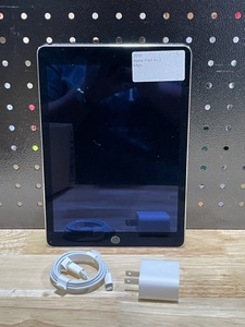 lot 26 image: 2015 Apple iPad Air 2