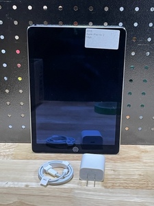 lot 27 image: 2015 Apple iPad Air 2