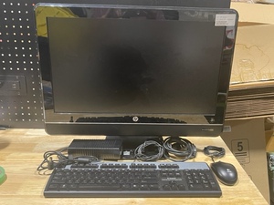lot 34 image: 23 HP Compaq 8200 Elite