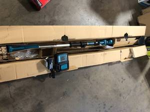 Makita LXT 18V Lithium-Ion Cordless 18 in. Telescoping Articulating Pole Hedge Trimmer Kit, 4.0Ah Customer Returns See Pictures Customer Returns See Pictures