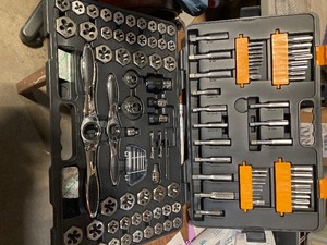GEARWRENCH SAEMetric Ratcheting Tap and Die Set (114-Piece) Customer Returns See Pictures