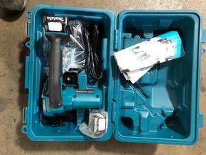 lot 11 image: Makita 12V max CXT Lithium-Ion Cordless 3-38 in. Circular Saw Kit, Case (2.0Ah)  Customer Returns See Pictures