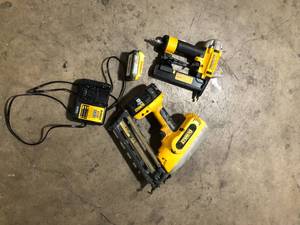 lot 46 image: DEWALT 20V MAX XR Lithium-Ion 18-Gauge Cordless Brad Nailer Kit Not Checked Customer Returns See Pictures